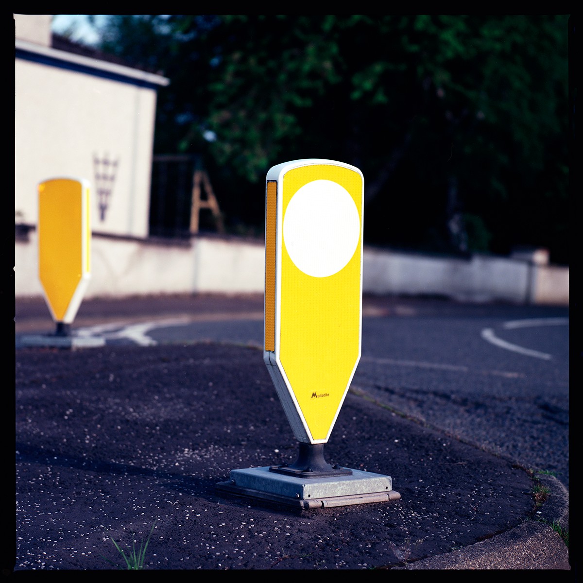 ection Bollard
